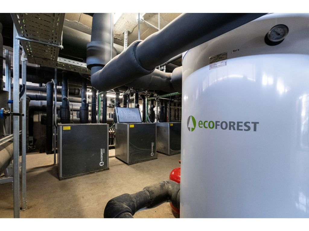 Bombas de calor ecoGEO+ HP en cascada en el Complex Lúdic Esportiu Municipal de Ascó.