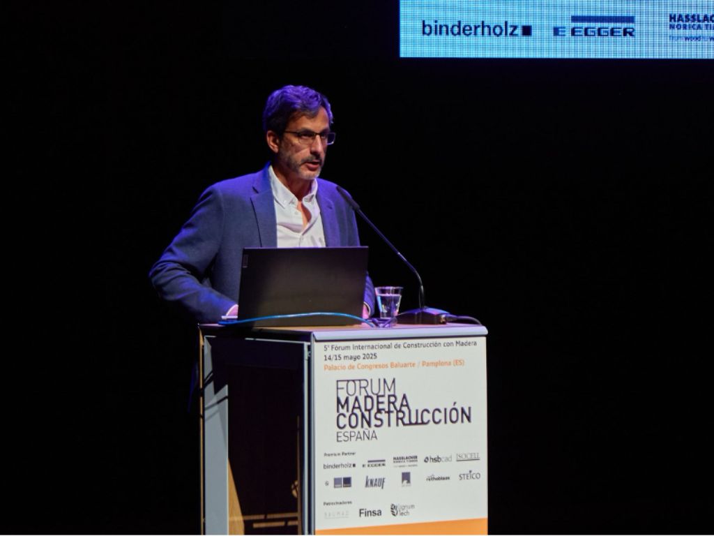 forum internacional con madera