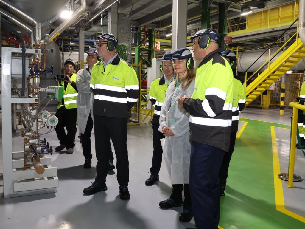 Inauguración del primer horno híbrido mundial de Verallia en Zaragoza
